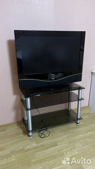 Стеклянная тумба и телевизор