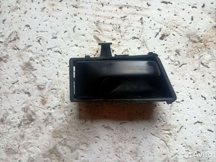 Ручка двери пер. правой внутренняя VW Golf 2