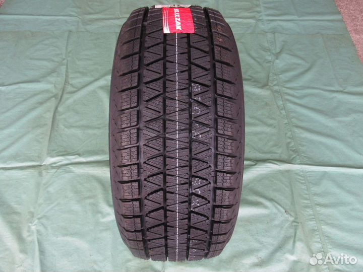 Bridgestone Blizzak DM-V3 285/45 R22