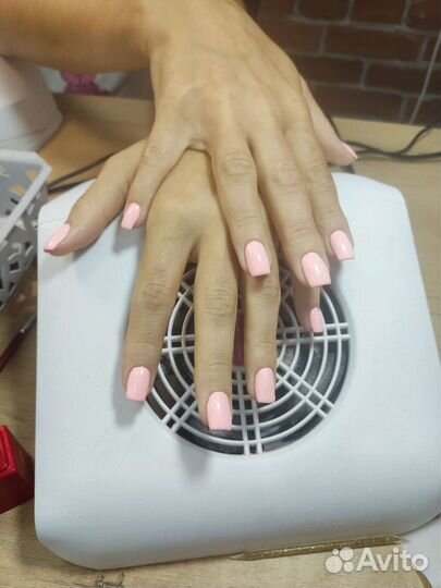 Модель на маникюр