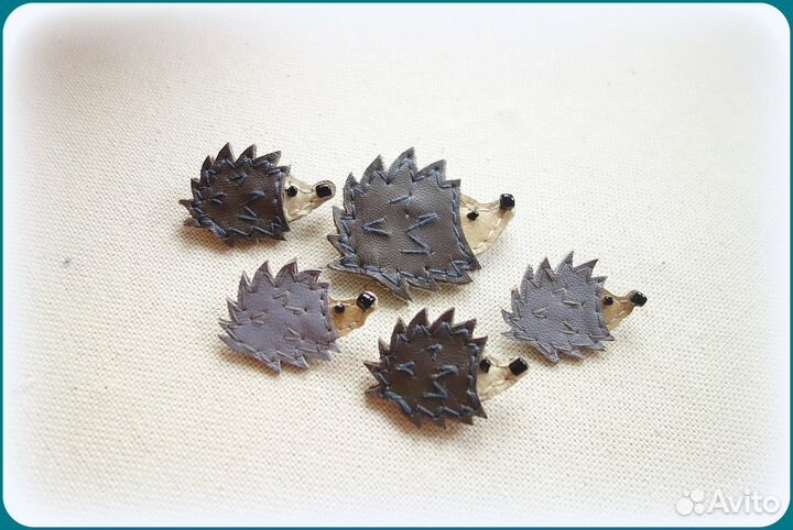 Кожаные брошки