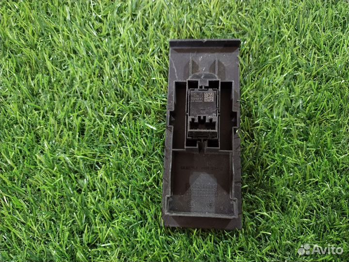 Кнопка стеклоподъемника Skoda