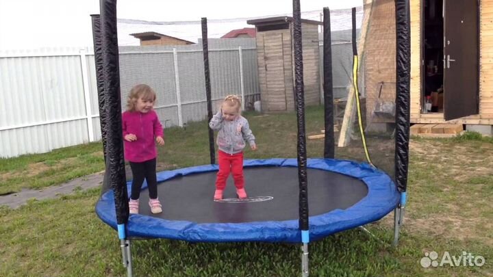 Батут с сеткой и лестницей