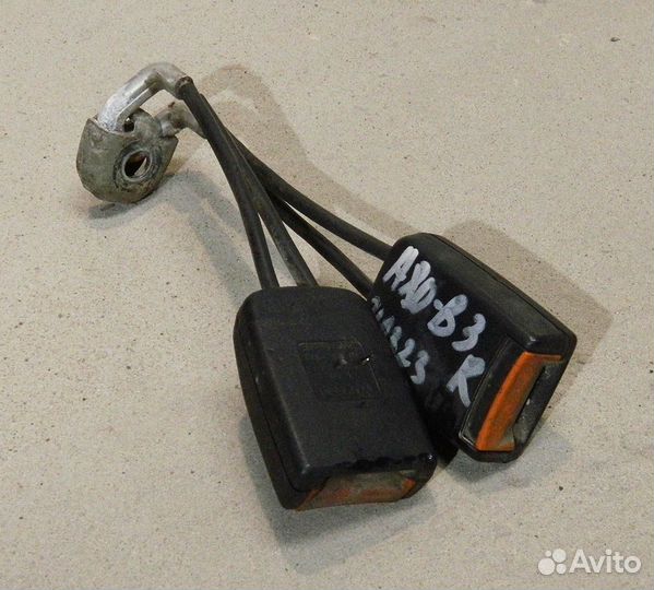 Ответная часть ремня безопасности Audi 80 B3