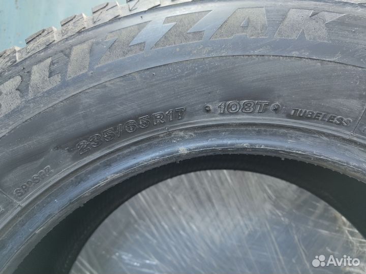 Bridgestone Blizzak Spike-02 SUV 235/65 R17 108T