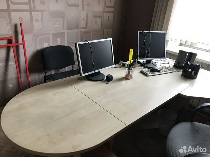 Стол для руководителя и для персонала