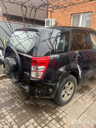 Передняя левая дверь Suzuki Grand Vitara