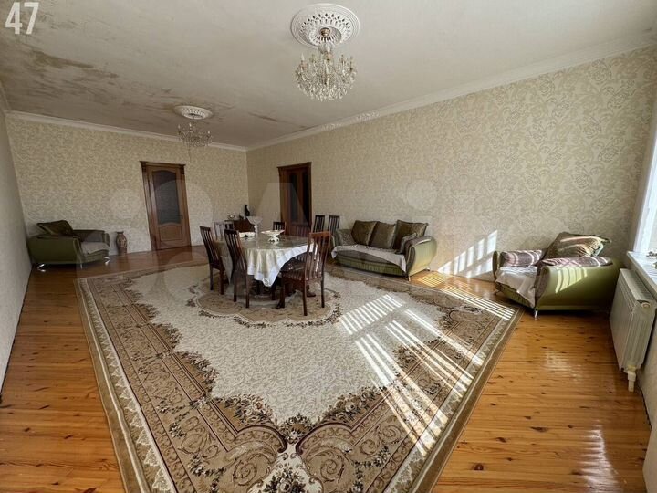 Дом 195 м² на участке 4 сот.