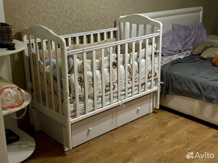 Детская кровать с бортиком и матрасом