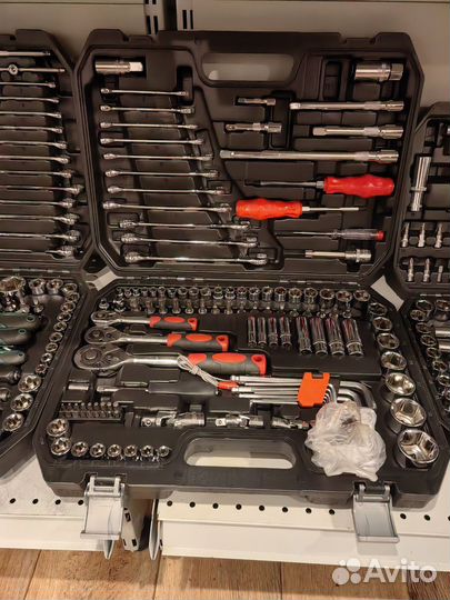 Набор инструментов для автомобиля