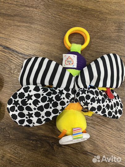 Игрушки подвесные для малышей lamaze