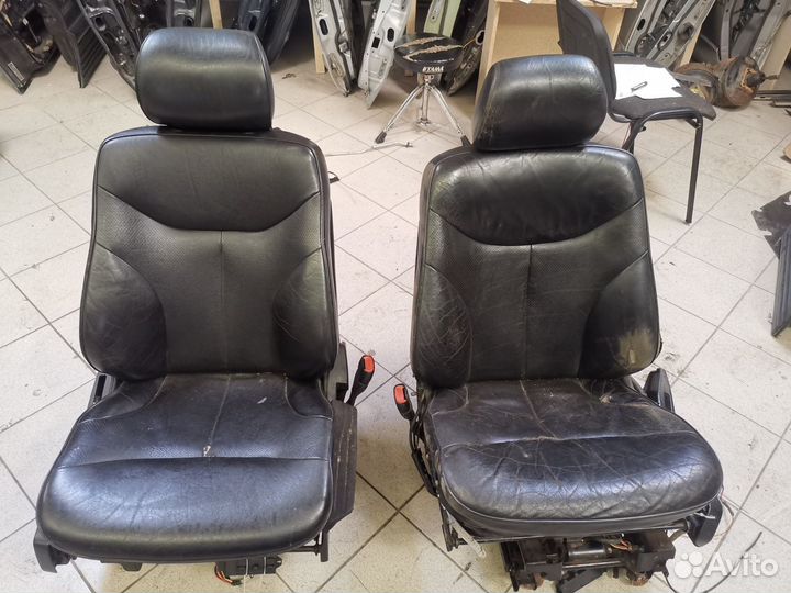 Передние сиденья Jeep Grand Cherokee ZJ