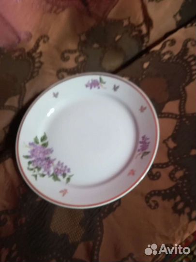 Тарелка от набора сирень фарфор Дулево