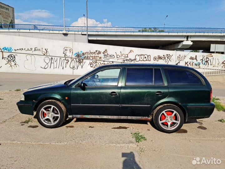 В разборе Шкода Октавия А4 Универсал