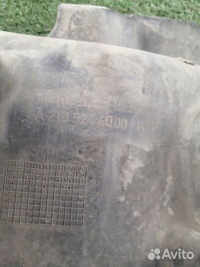 Пыльник переднего подрамника левый Mercedes-Benz