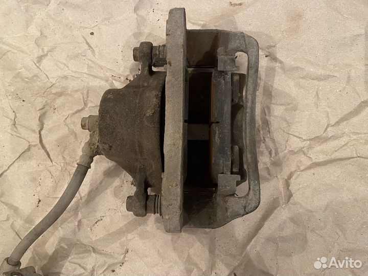 Суппорт передний левый Хендай Элантра 3