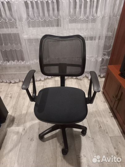 Компьютерное, офисное кресло, почти новое