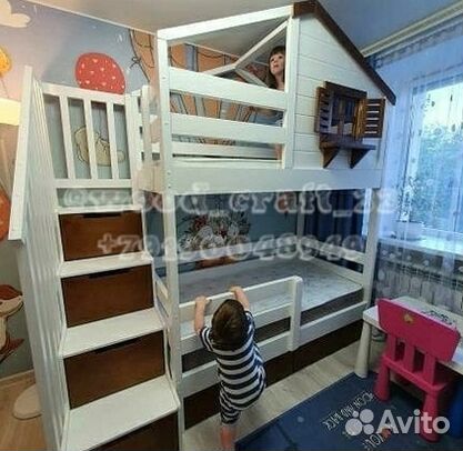 Двухъярусная кровать домик