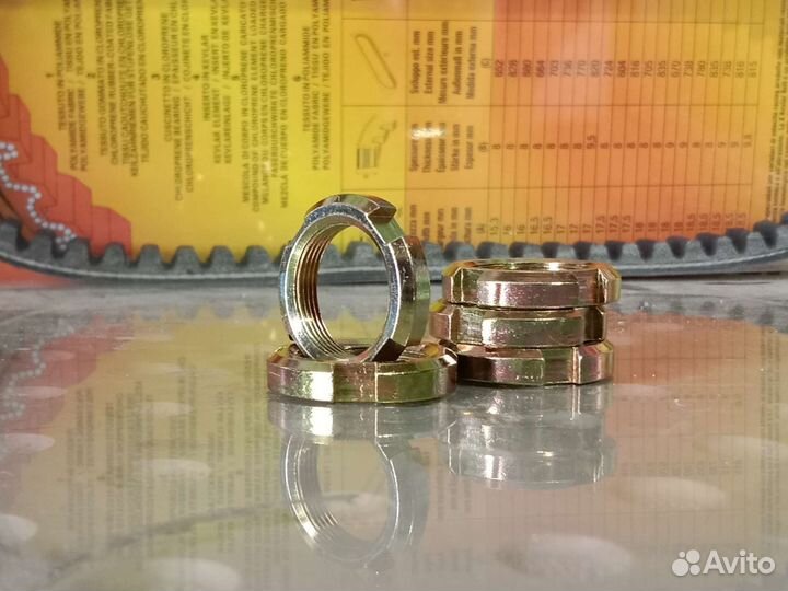 Гайка крепления обгонной муфты на скутер 150сс