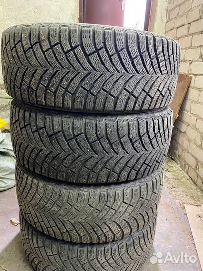 Michelin X-Ice North 4 235/45 R18 98T