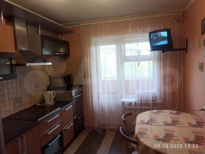 2-к. квартира, 60 м², 8/17 эт.
