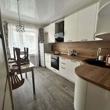3-к. квартира, 72 м², 1/2 эт.