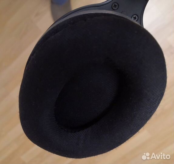 Две пары беспроводных наушников philips