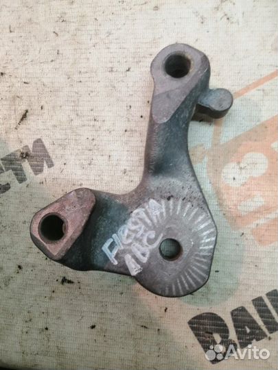 Кронштейн двигателя Ford Fiesta 6 2009