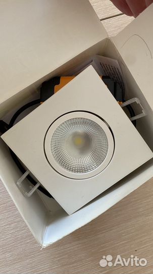 Точечные светильники 8 шт