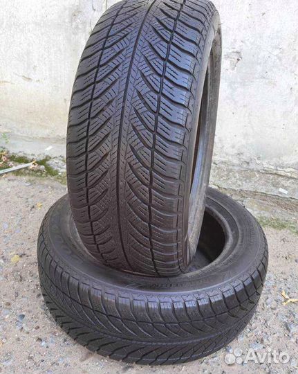 Goodyear UltraGrip Performance 225/55 R17 97H
