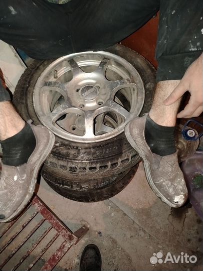 Покрышки для машины колесы