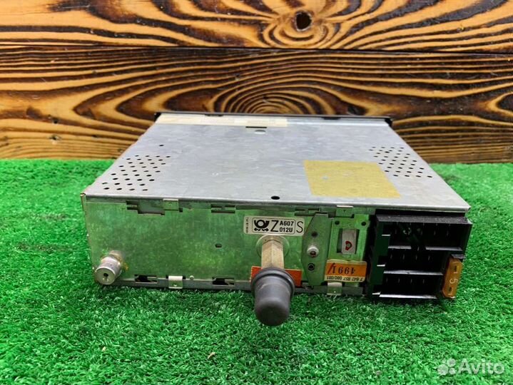 Магнитола (аудио система), Audi 80 B3 1991