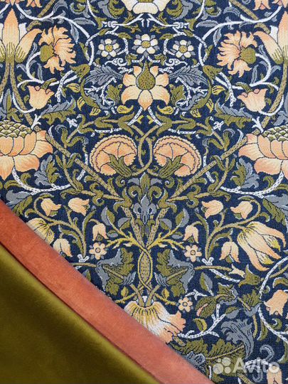 Ткань гобеленовая Клематисы фон синий