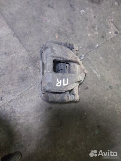 Суппорт тормозной передний правый Honda Cr-V 3