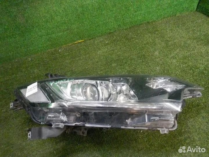 Фара правая Mitsubishi Outlander
