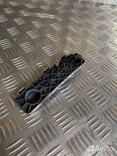 Крепление бампера переднее правое Lifan X60