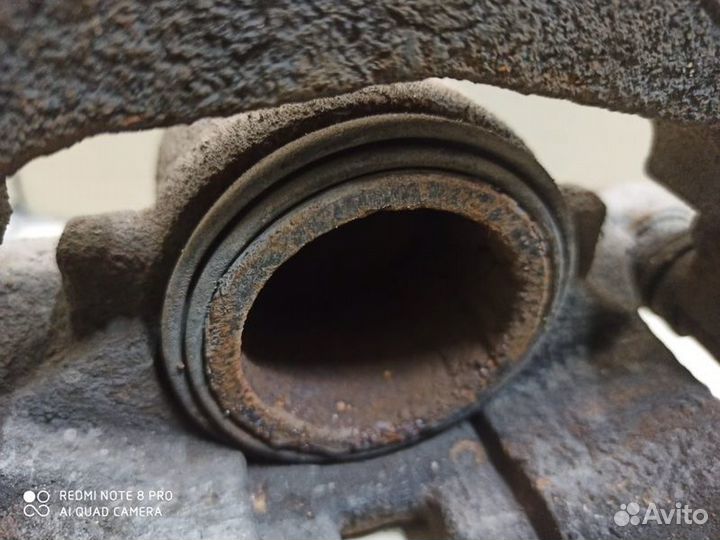 Передний суппорт левый Nissan Almera N16 2002-2006