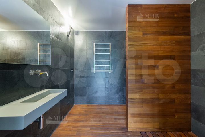 Дом 680 м² на участке 25 сот.