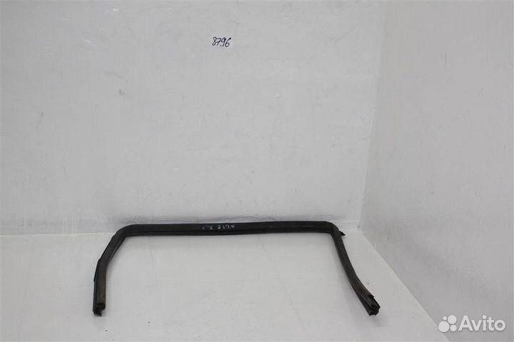 Уплотнитель двери задней левой Nissan Note E11