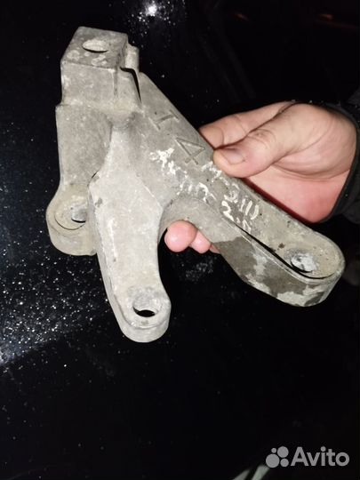 Кронштейн коробки АКПП мазда 3 bk