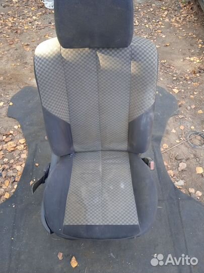 Переднее левое сиденье Renault Megan 2