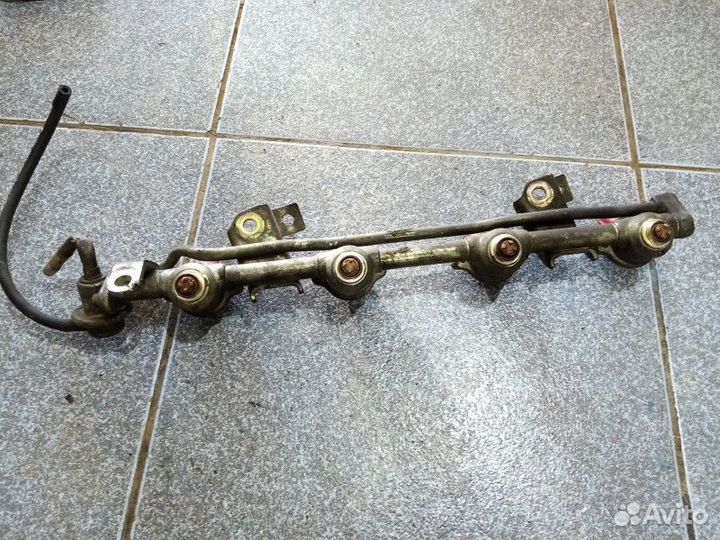 Форсунка инжекторная электрическая Nissan Avenir 1