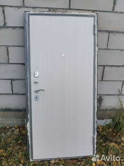 Дверь входная металлическая