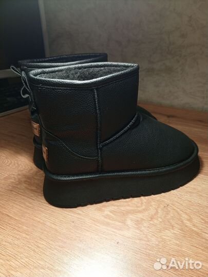 Ugg женские на платформе черные