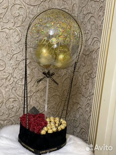 Цветы в коробке с шаром баблс