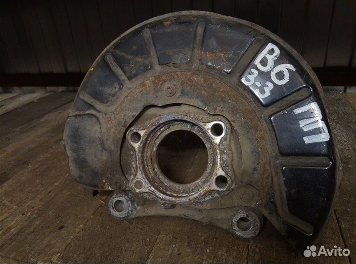 Кулак (цапфа) передний правый Volkswagen Passat B6