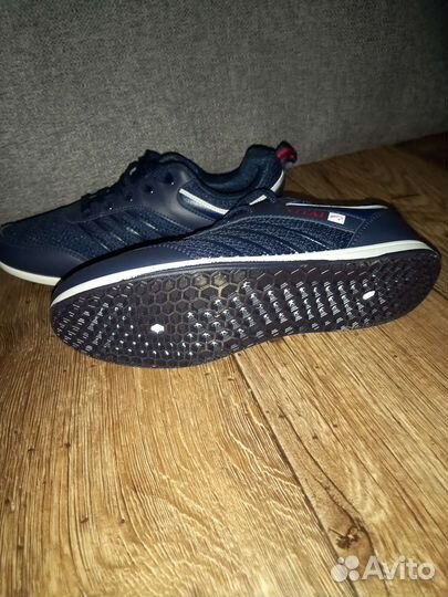 Кроссовки для мальчика новые