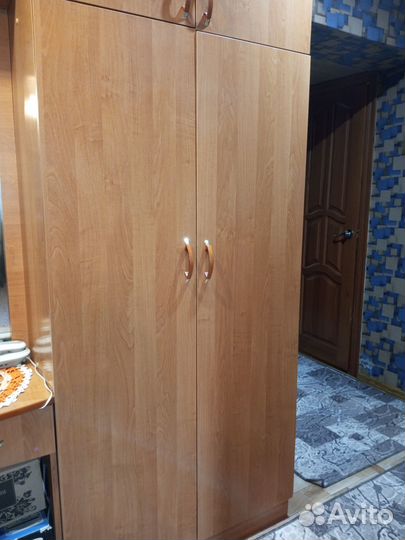 Продаем прихожую
