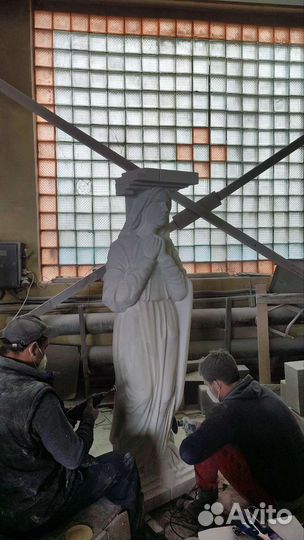 Скульптура из мрамора Дева Мария