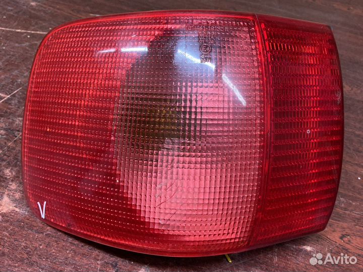 Задний левый фонарь ауди 80 б4